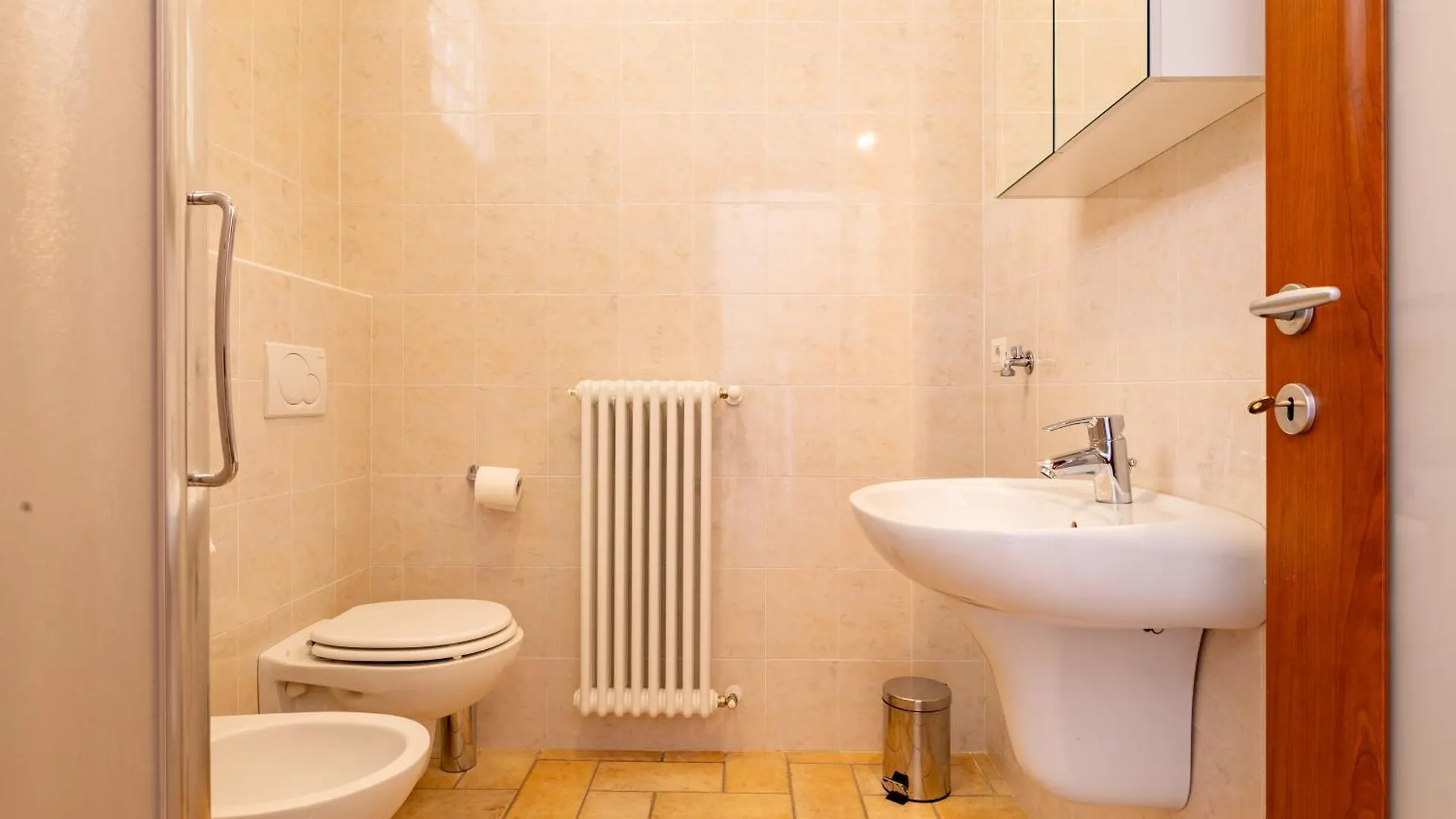 Apartment Lory - دومازو 0*,  إيطاليا